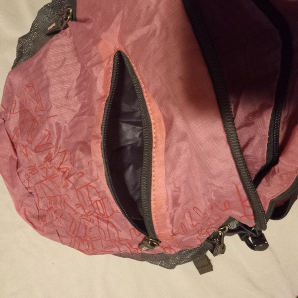 NEW Pink Outlander Ultra Lightweight Packable Water Resistant backpack - Picture 12 of 14